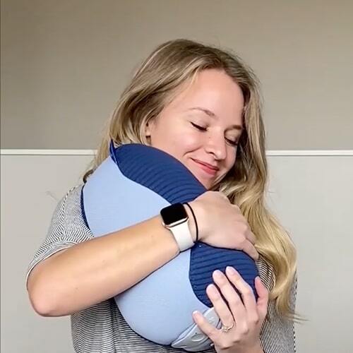 Girl hugging the Somnox 2 Breathe & Sleep companion